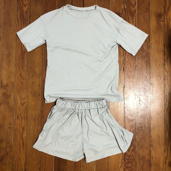 Matching T-shirt and shorts set - Picture 1 of 4